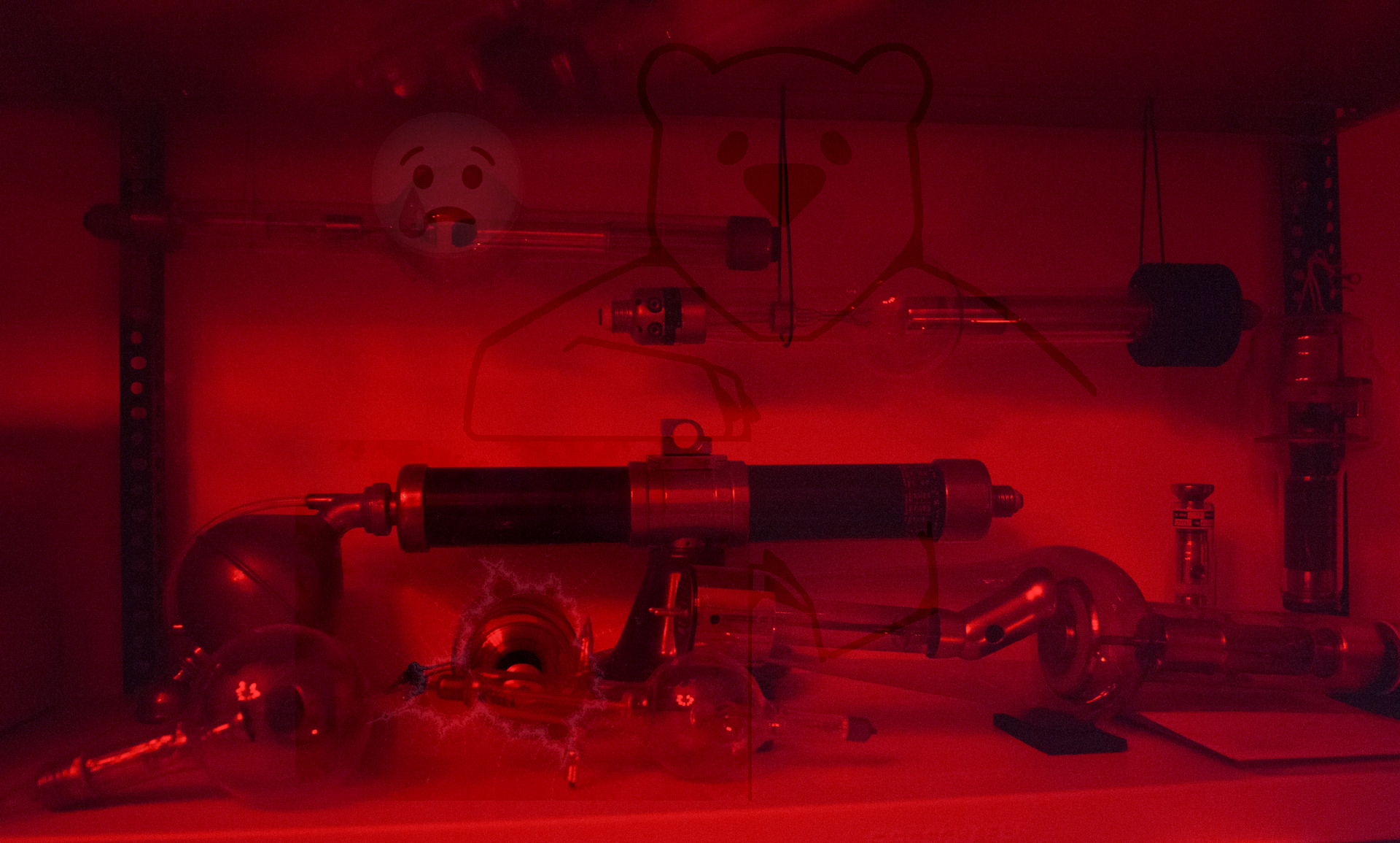 Röntgenbrille, um 1910/1915, Blick durch die Röntgenbrille mit heruntergeklappten Filtern