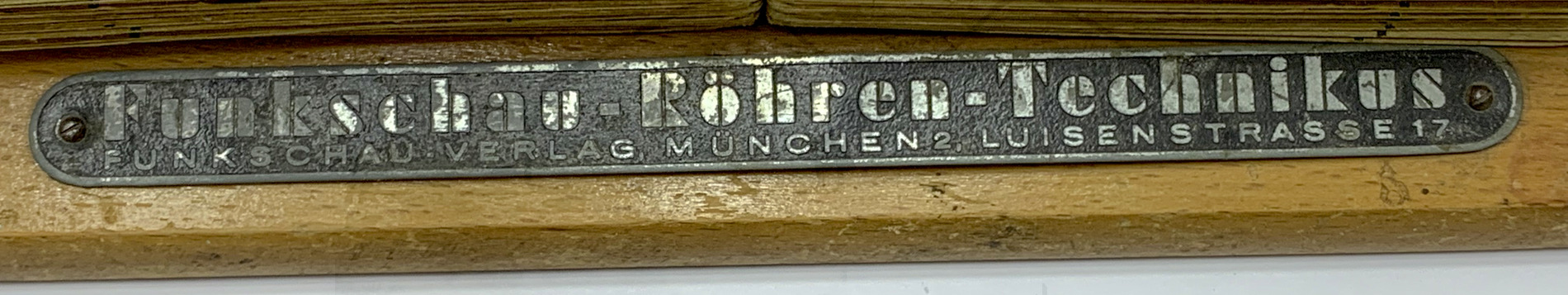 Funkschau Röhren Technikus (1943) - Metallplakette mit der Verlagsanschrift