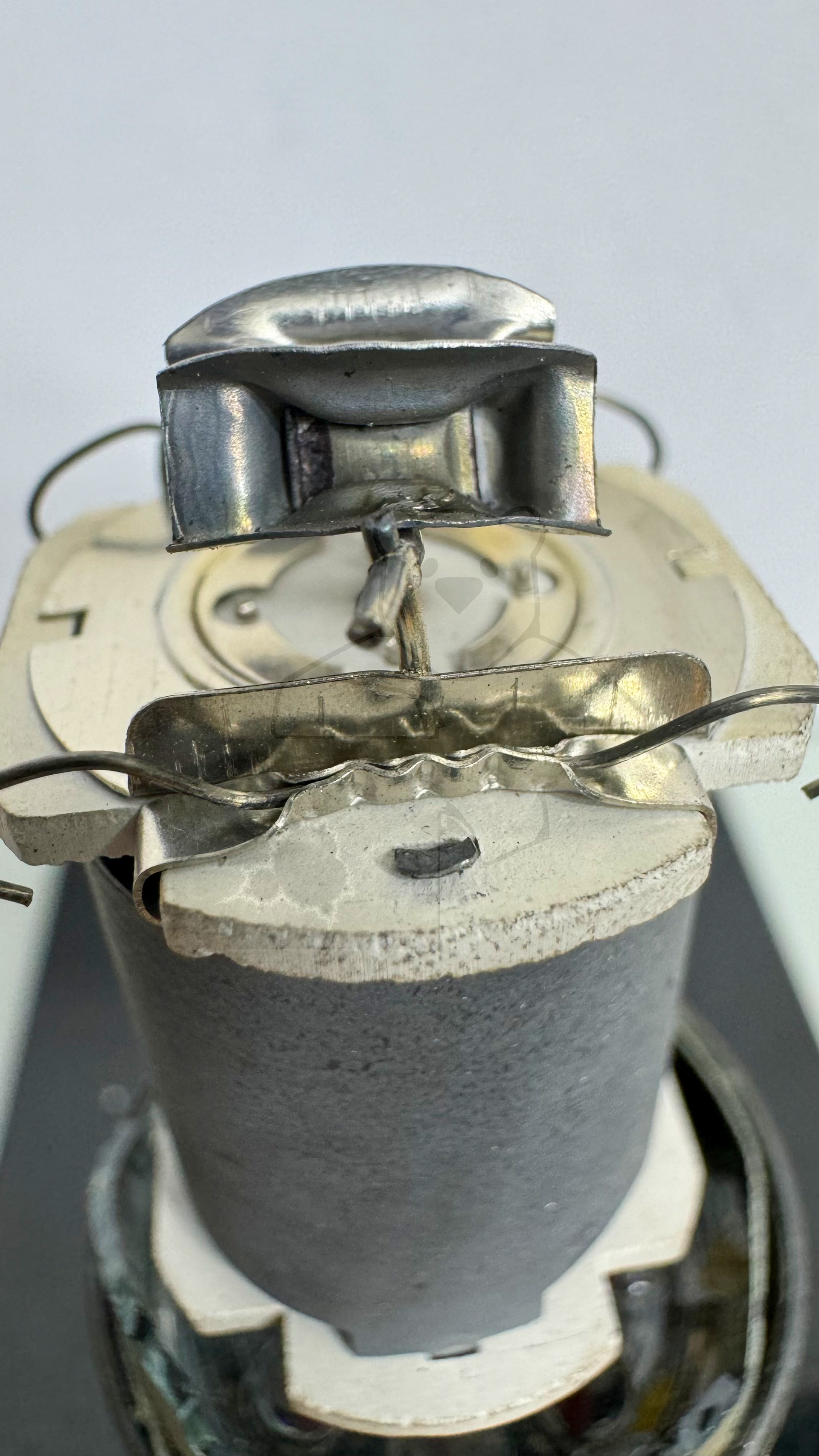 Makroaufnahme 6SA7 Bild 03 Getterhalter