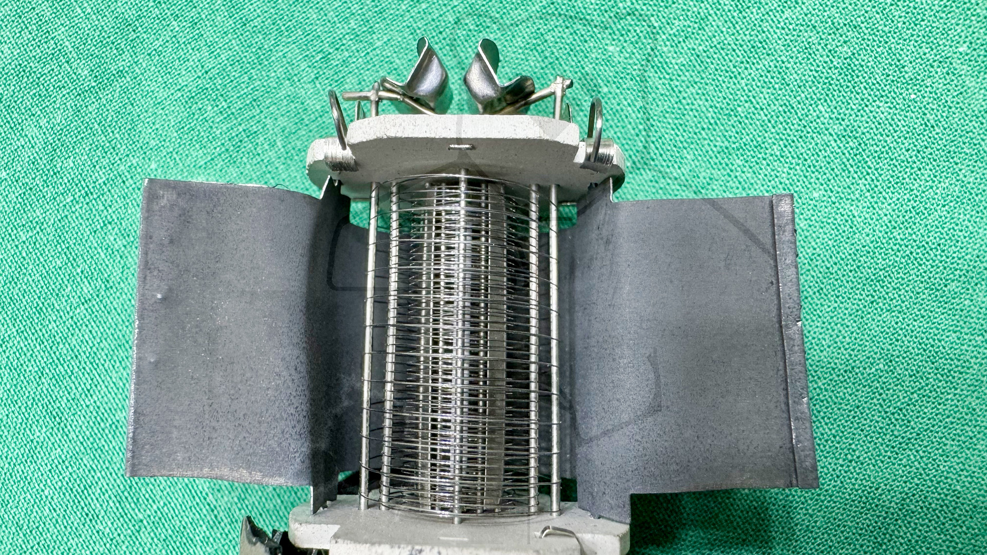 Makroaufnahme 6SA7 Bild 04 Aufgeklappte Anode