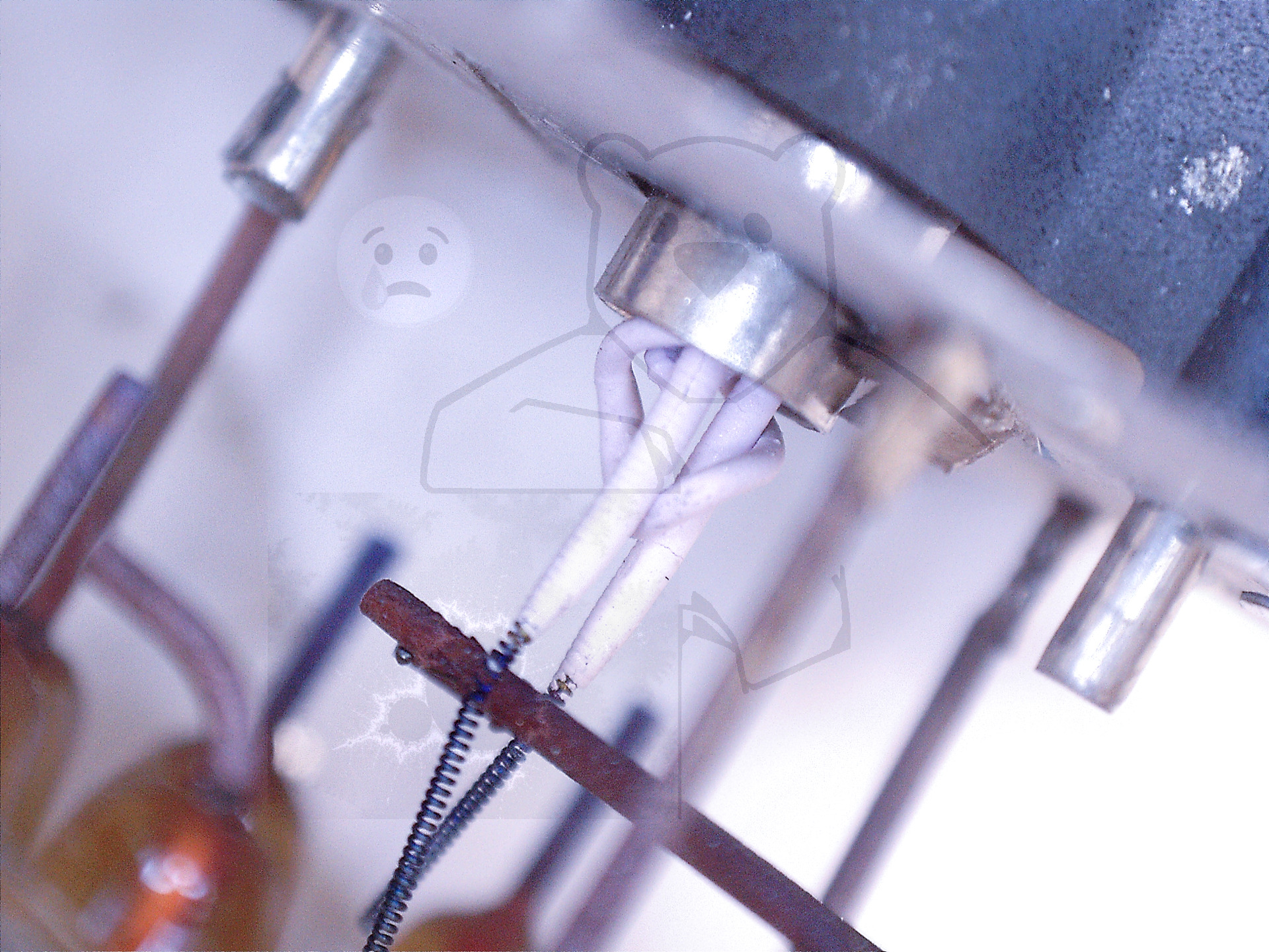 Makroaufnahme PY81 (RFT) Heizfadenanschlüsse