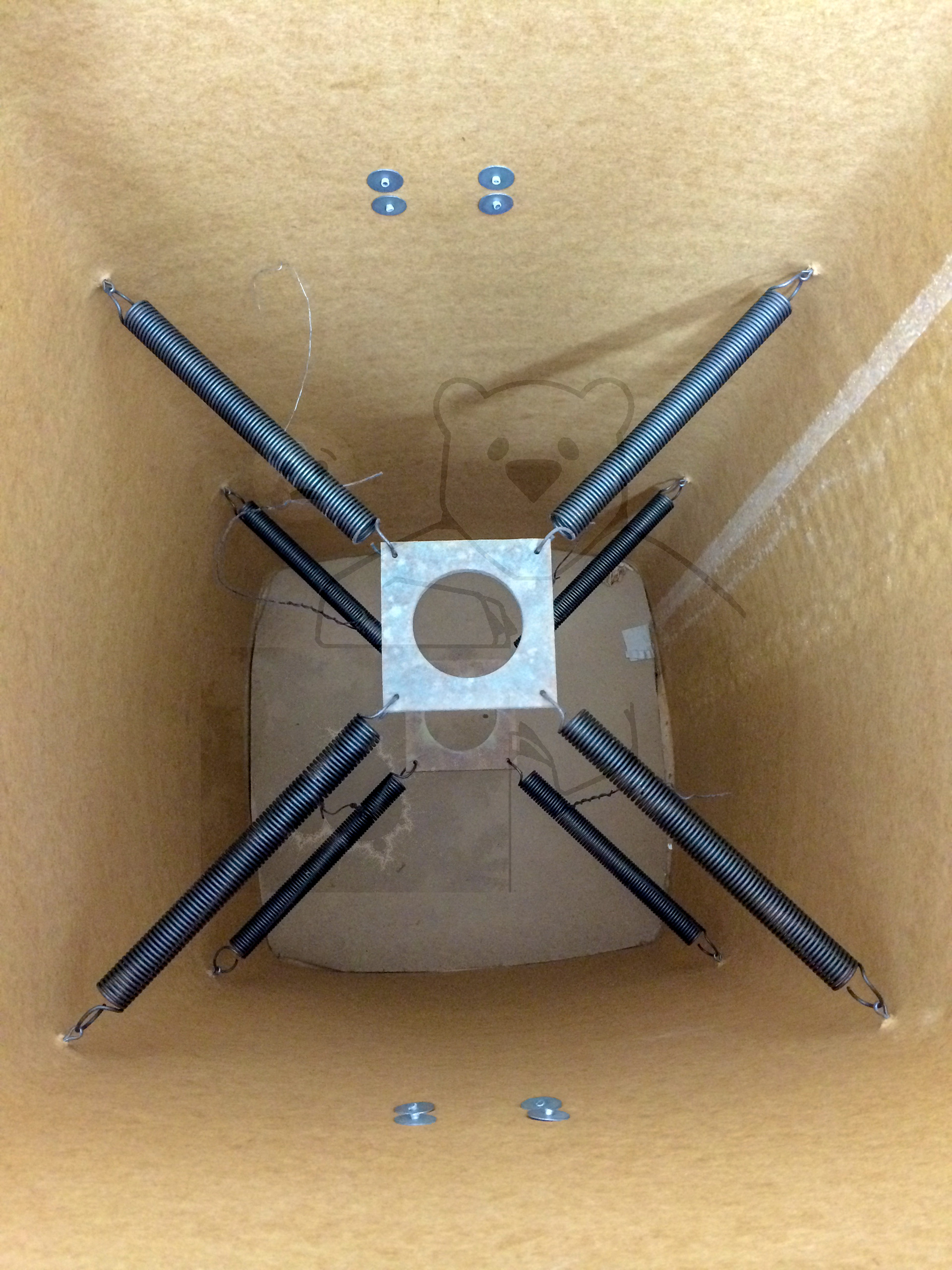 Röhre 5973 Transportverpackung, Innenansicht mit gefederter Halterung