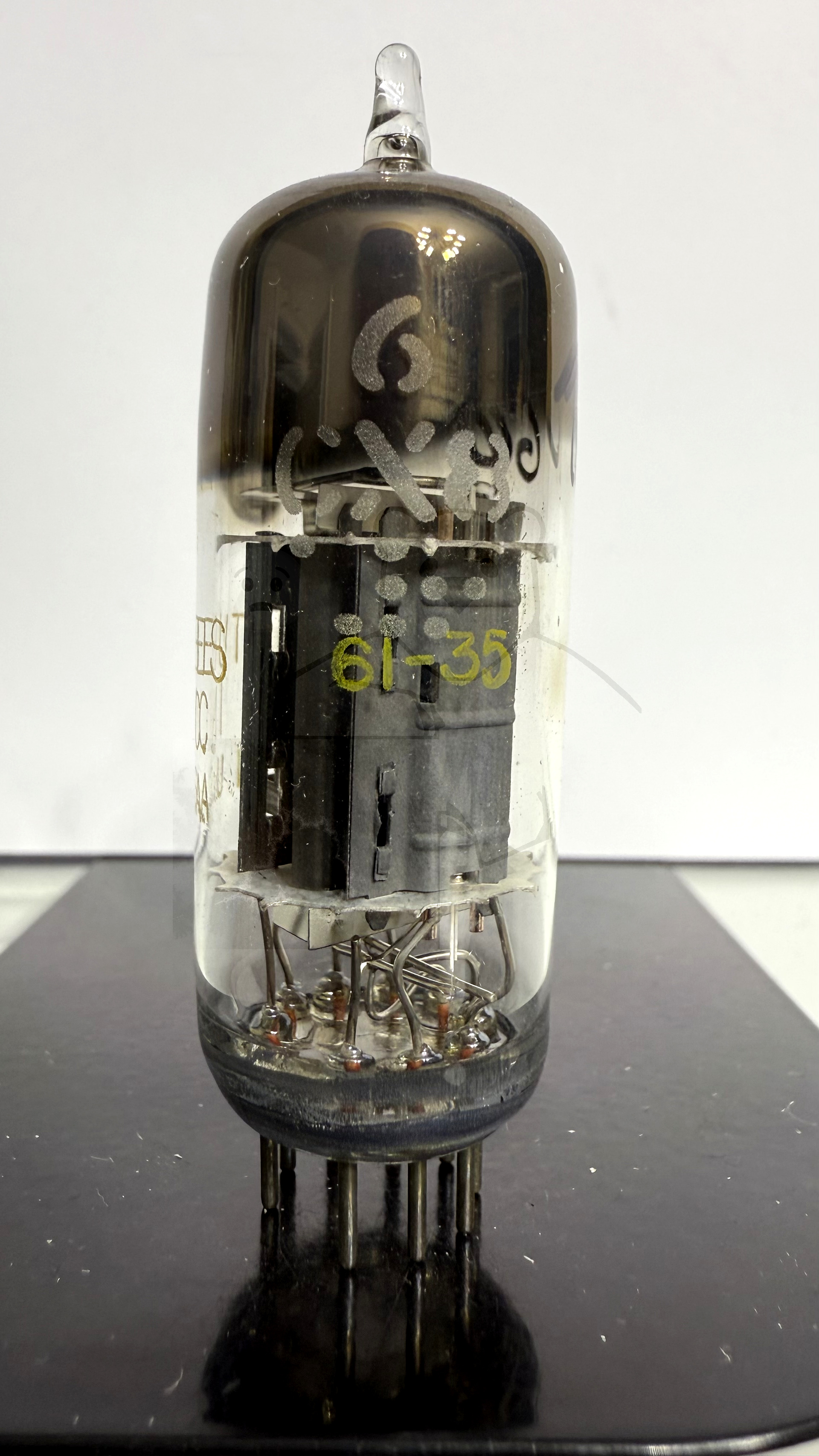 Röhre 6CX8 #1064 Bild 1