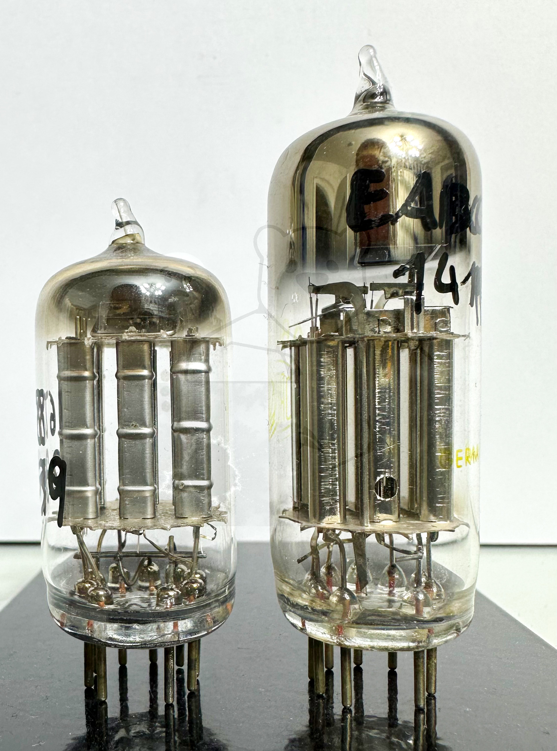 Röhre 6T8 und EABC80 im direkten Vergleich Bild 1