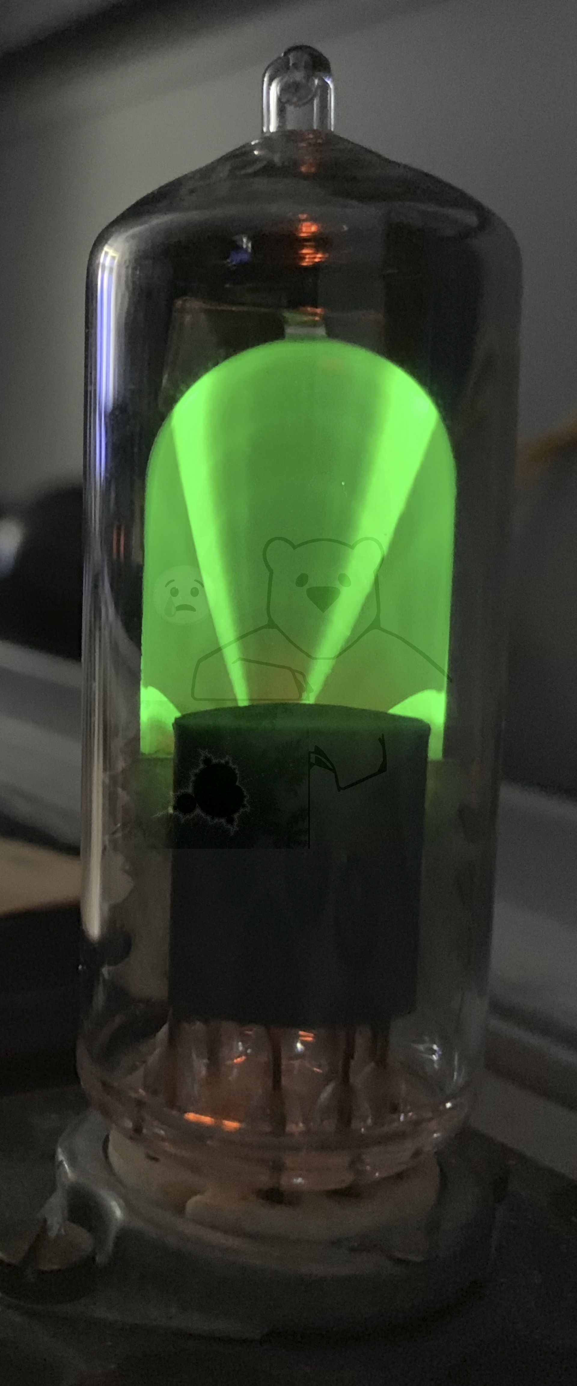 Röhre EM80 #1663 In Betrieb Bild 1