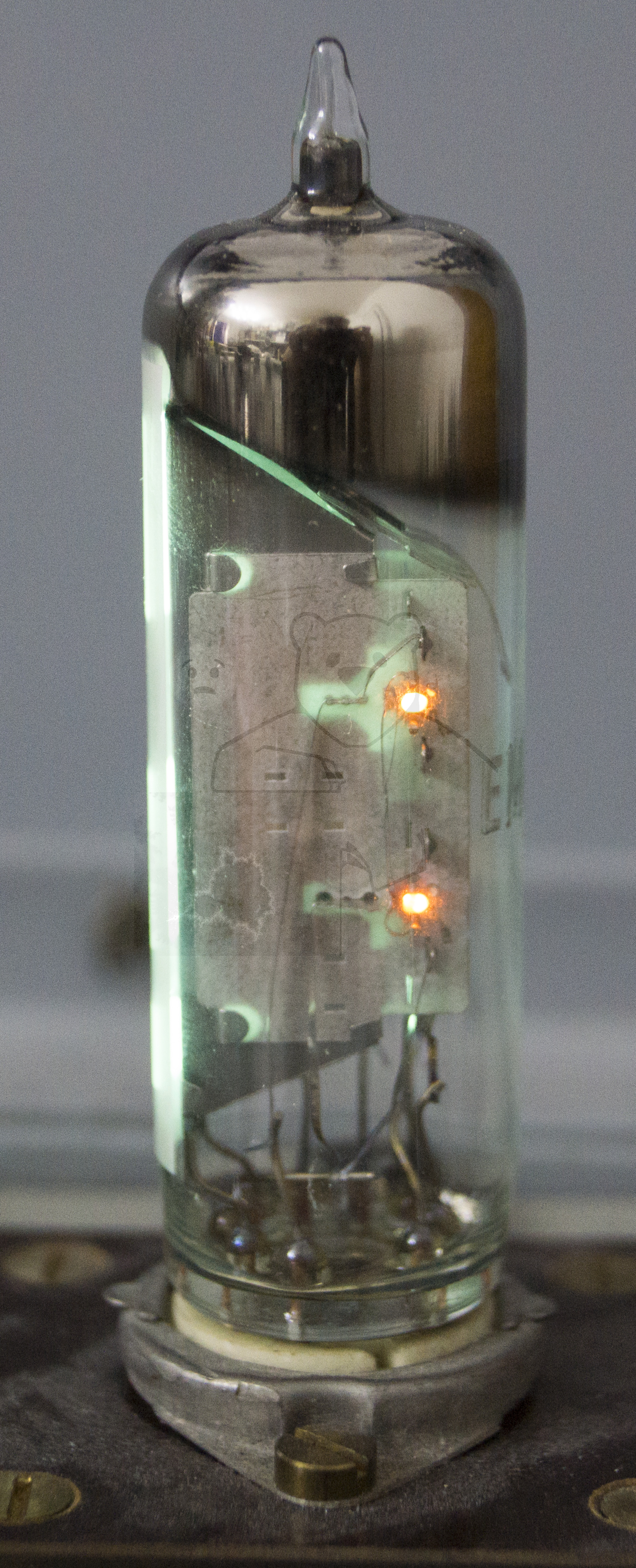 Röhre EMM803 #5897 Bild 5 In Betrieb