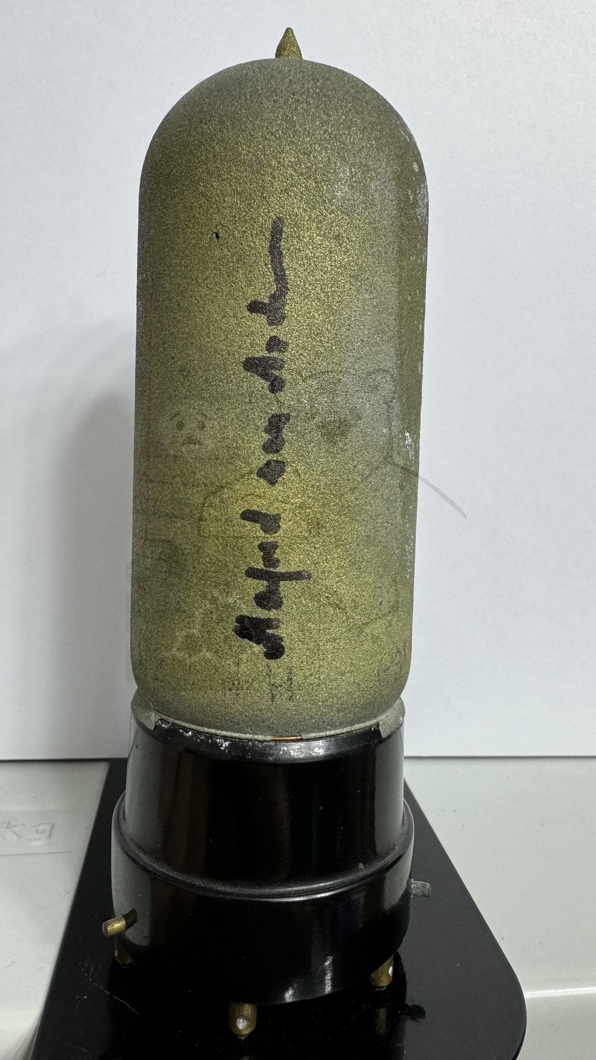 Röhre HF30 #6819 Bild 2 Mit der Signatur von Manfred von Ardenne