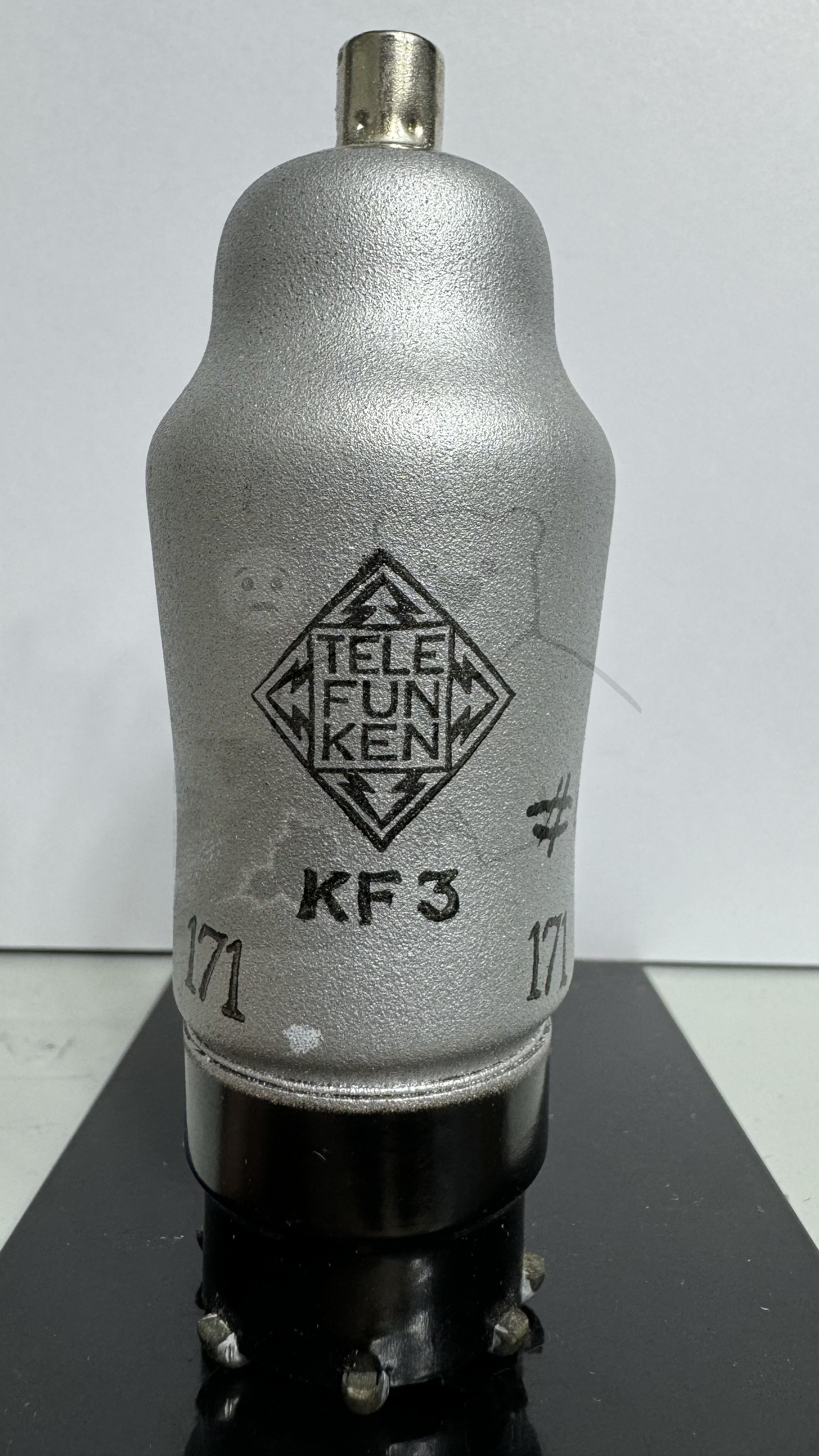 Röhre KF3 #0127 Bild 1