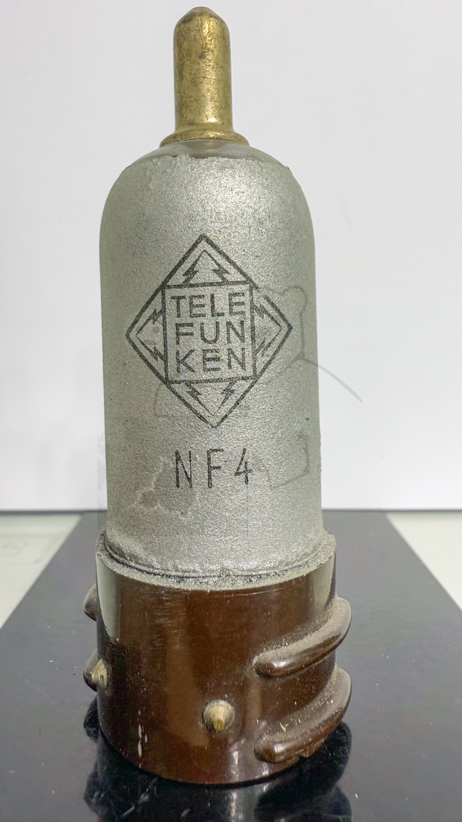 Röhre NF4 #8183 Bild 1
