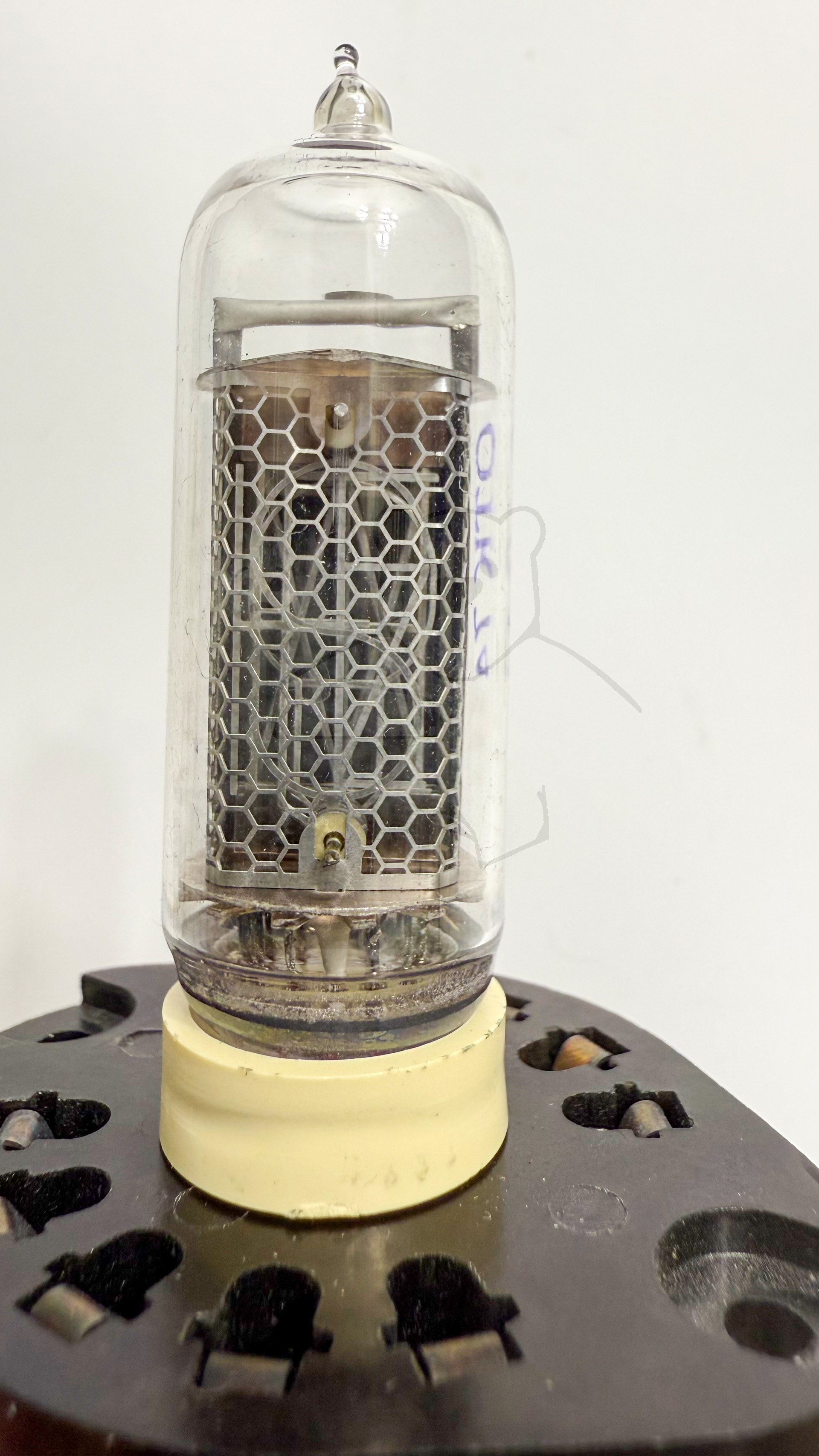 Röhre ИН-19Б #8318 Bild 1