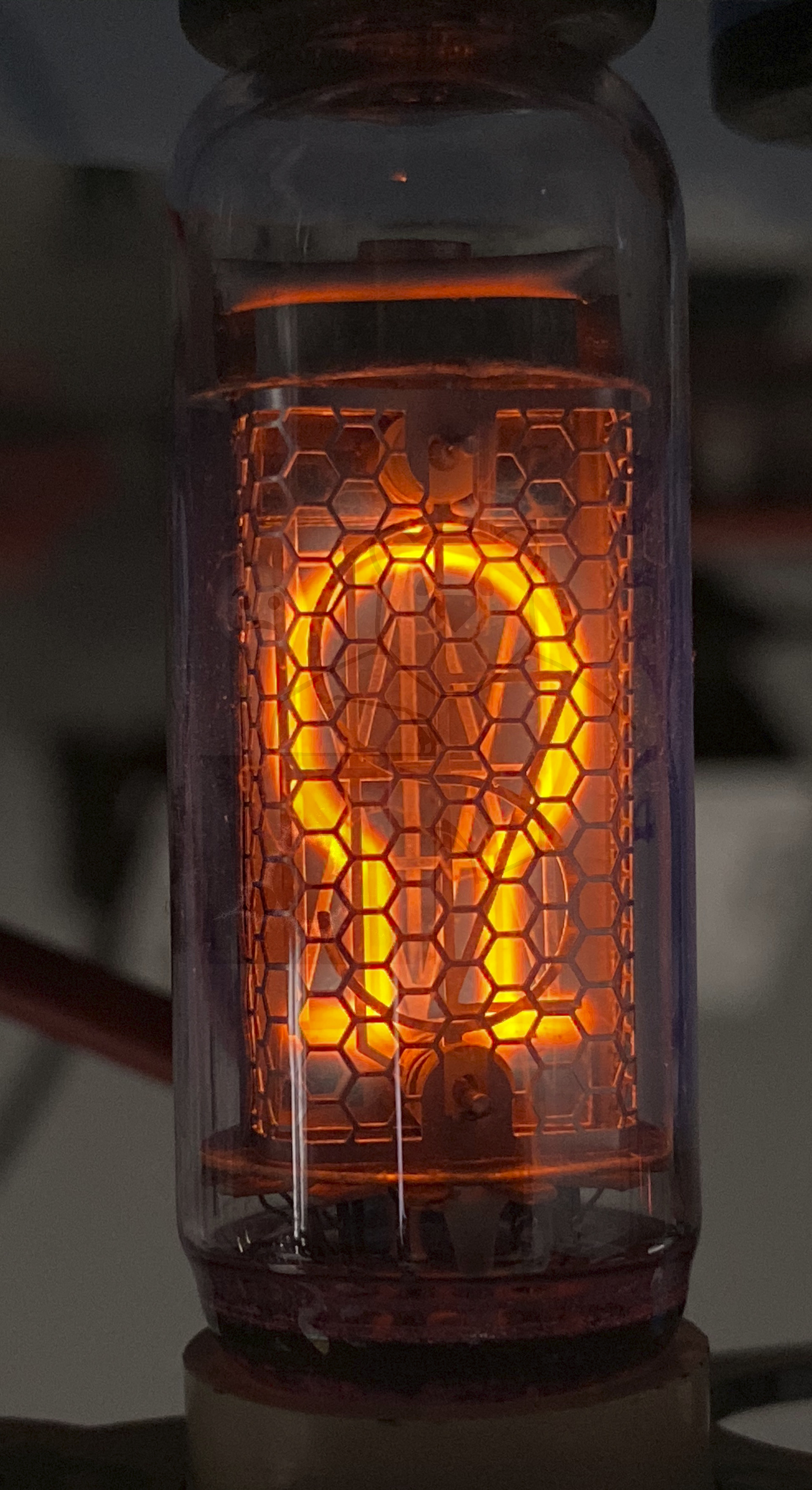 Röhre ИН-19Б Symbol Ω