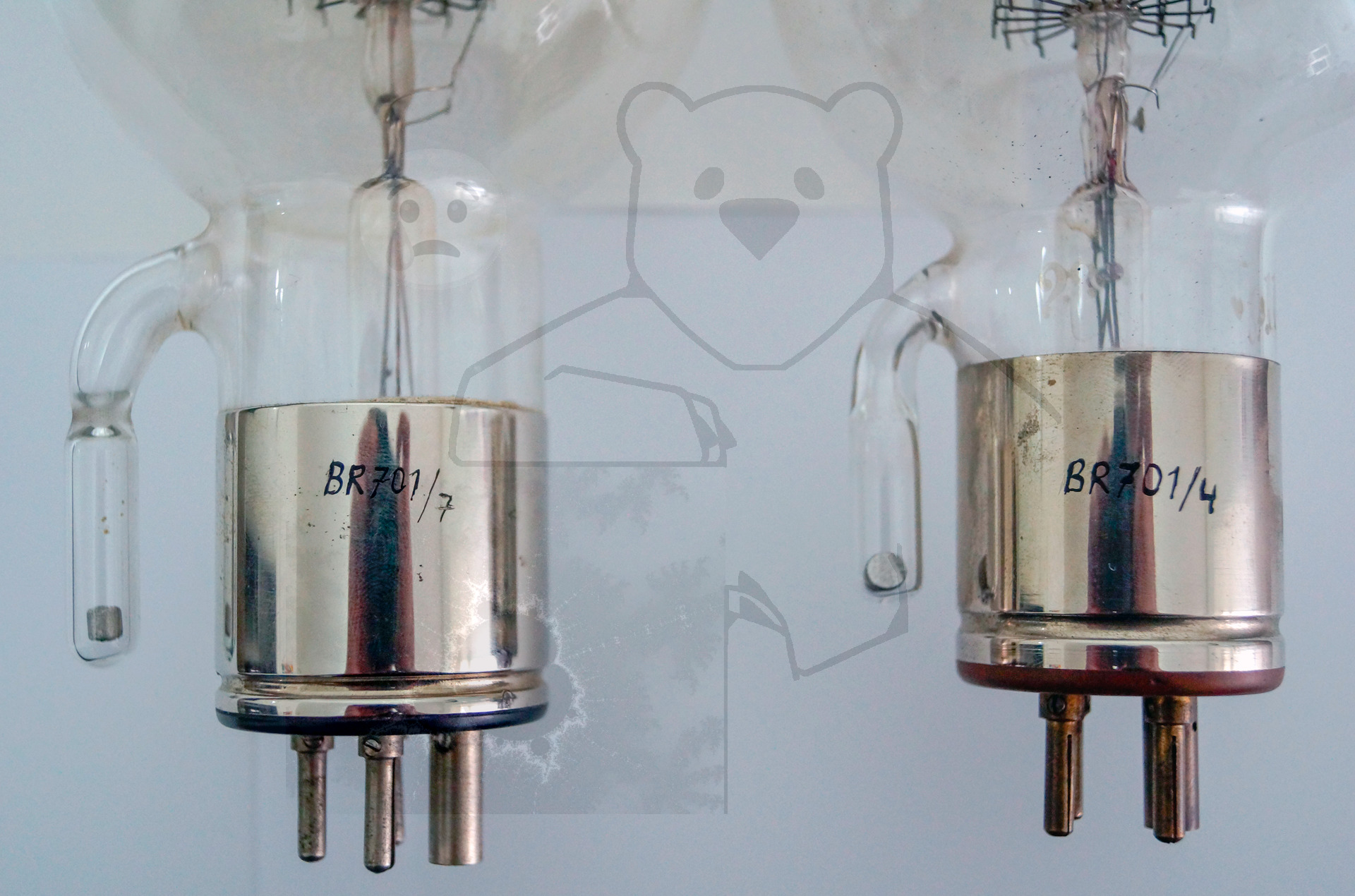 Vergleich zweier Original Liebenröhren Seriennummer 'Ss990' und 'Ss145' - Bild 02