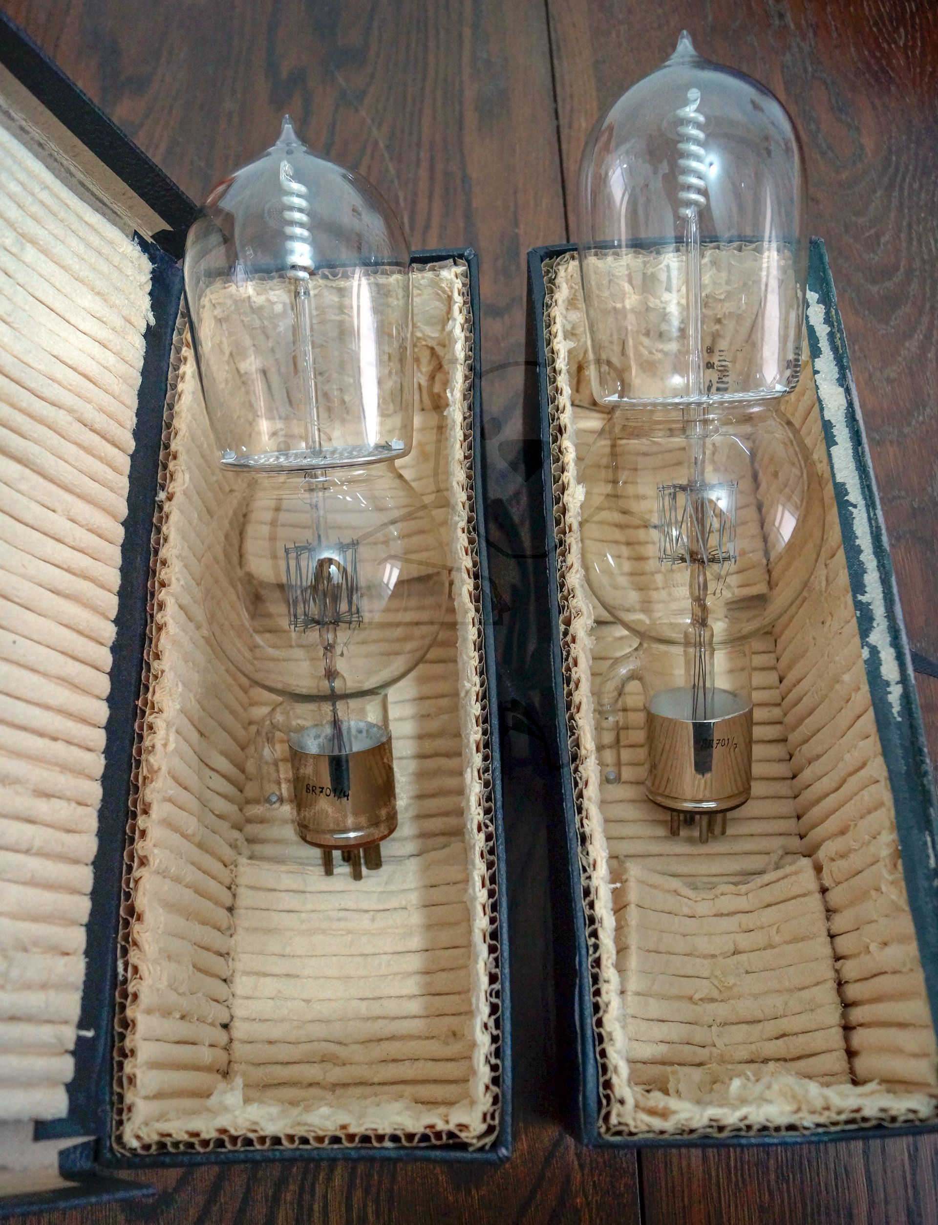 Vergleich zweier Original Liebenröhren Seriennummer 'Ss990' und 'Ss145' - Bild 31