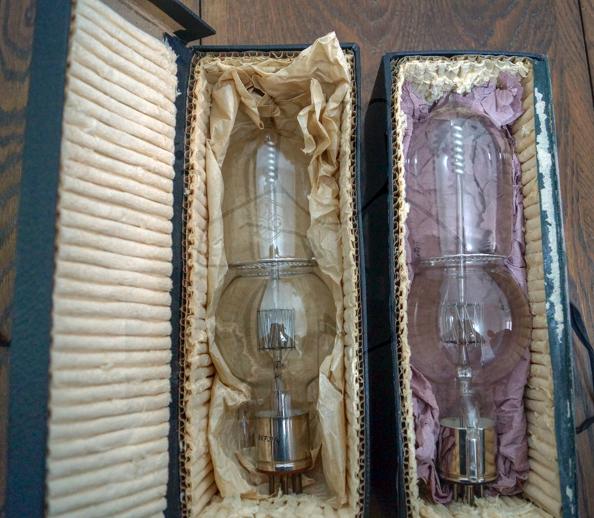 Vergleich zweier Original Liebenröhren Seriennummer 'Ss990' und 'Ss145' - Bild 33